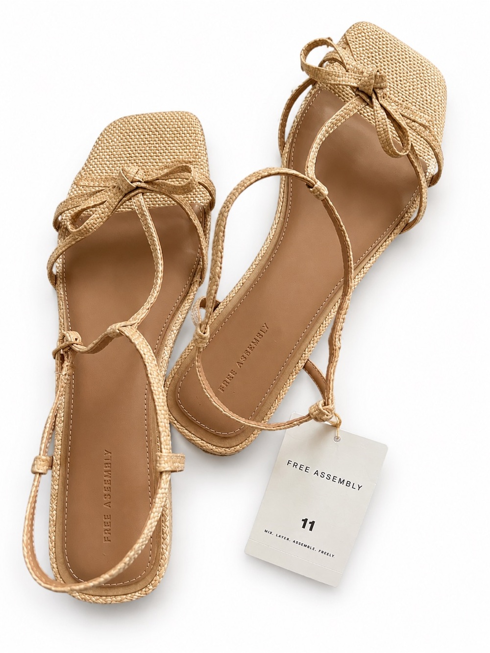 NWT Free Assembly Women’s Raffia Bow Flat Sandals Tan Size 11